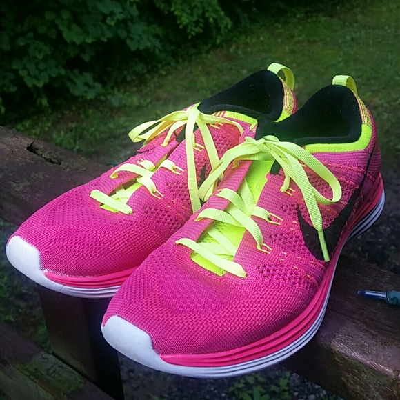 nike flyknit hot pink